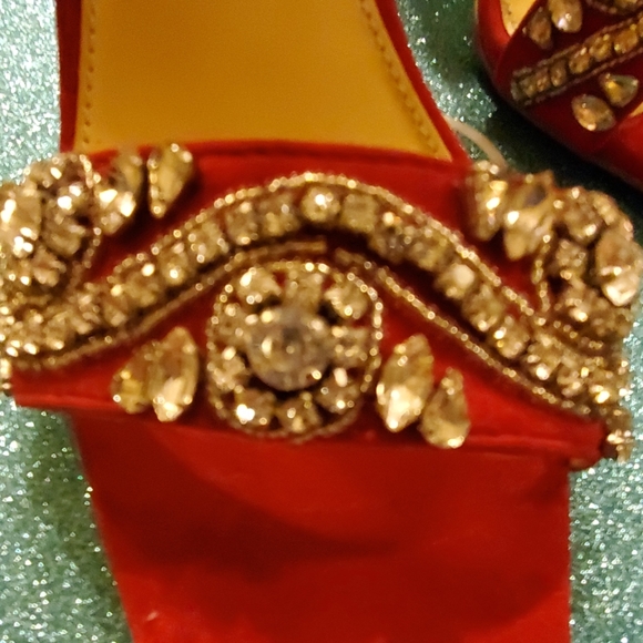 SHOES - Picture 4 of 8